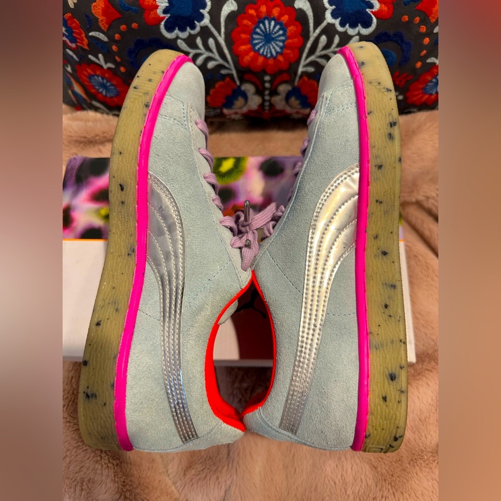 PUMA rare Suede Candy Princess Sneaker Light Blue/colorful accents; size 9/40